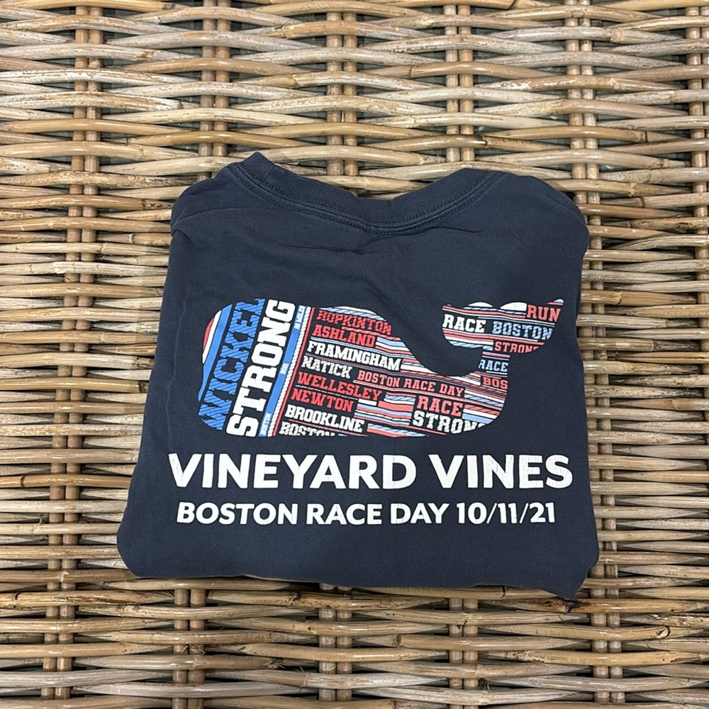 Vineyard vines boy’s Tshirt Boston marathon size 5